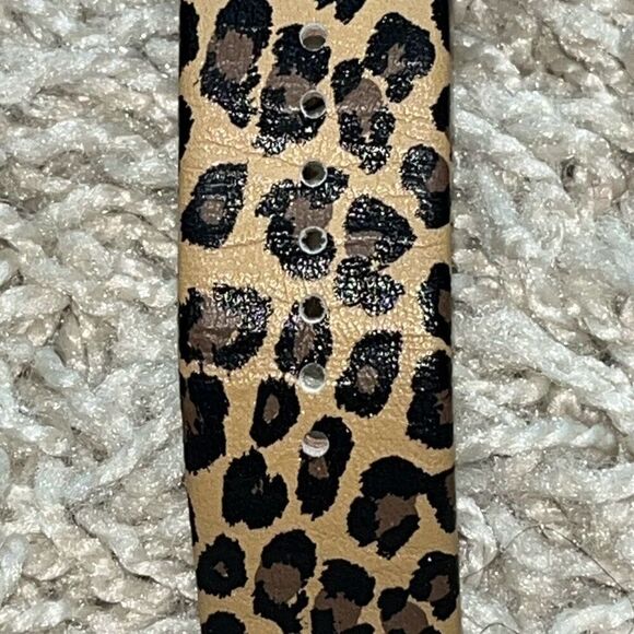 Betsey Johnson Large Square Faced Gold Tone Women’s Quartz Watch Cheetah Print B - Picture 8 of 13